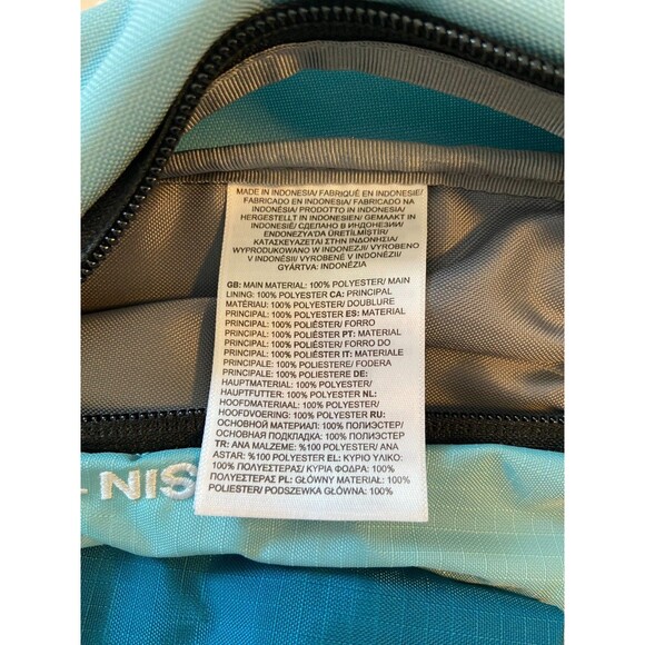 The North Face Basin 18 Backpack Blue Rain Cover Daypack Bag Canvas Hiking Camp - Picture 15 of 16